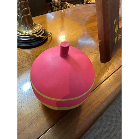 Retro‎ Bathing Beauty on Beach Ball - Picture 5 of 5